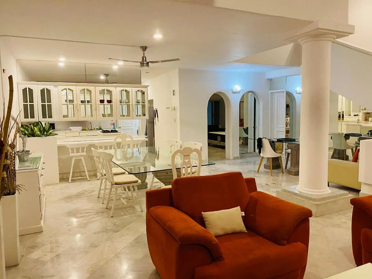 Casa Blanca Zh Kukulkan Mall Cancun Mexico