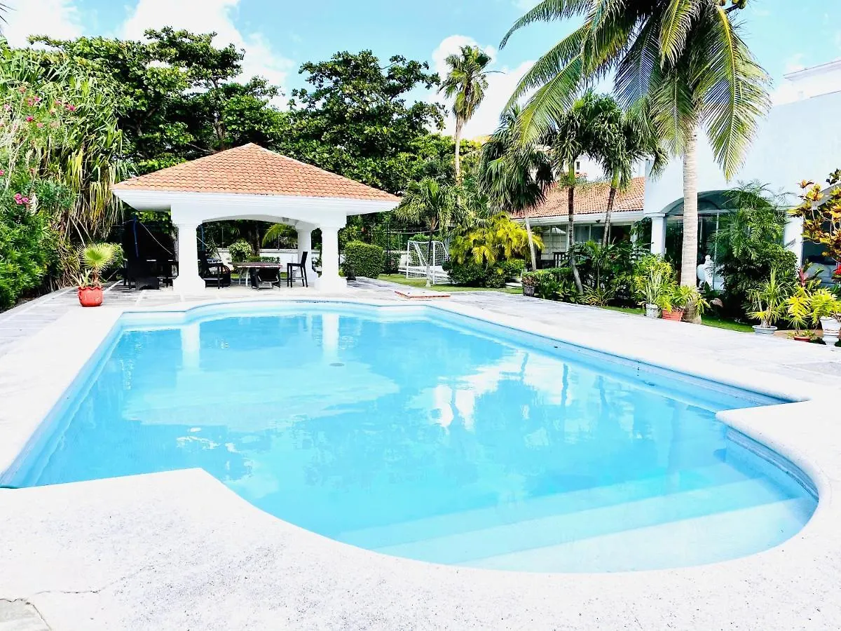 Casa Blanca ZH Kukulkán Mall Cancún